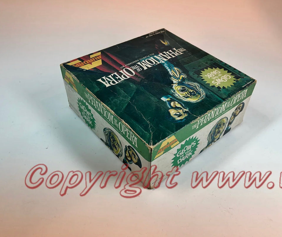 Phantom of the Opera Aurora Glow in the dark Model Kit