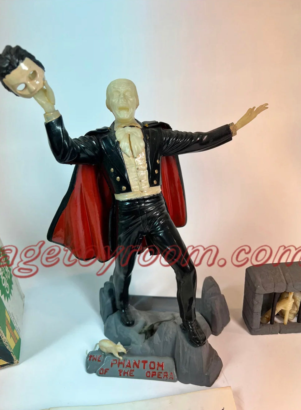Phantom of the Opera Aurora Glow in the dark Model Kit
